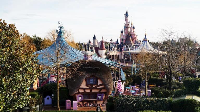Fantasyland en el Parque Disneyland de Paris.