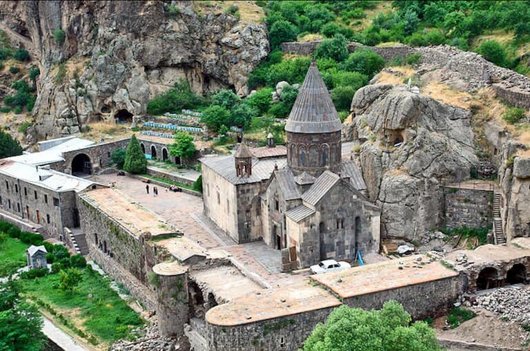Monasterio de Geghard en Armenia