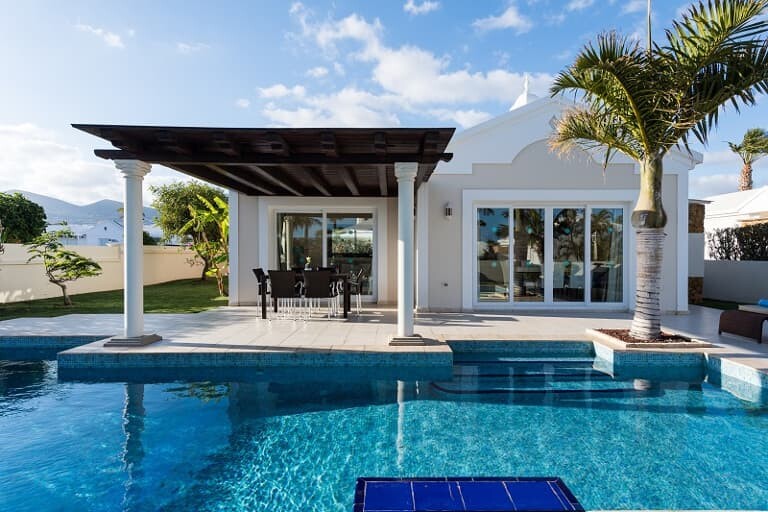 Villa con piscina privada.