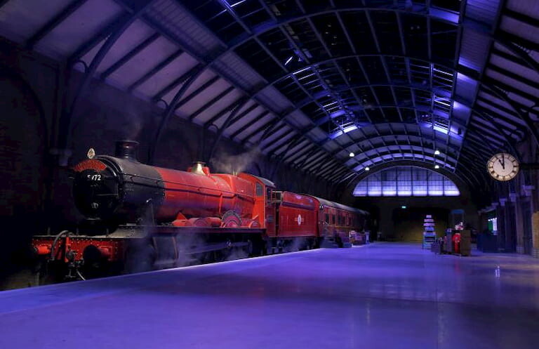 El tren Hogwarts Express en los Warner Bros Studios de Londres