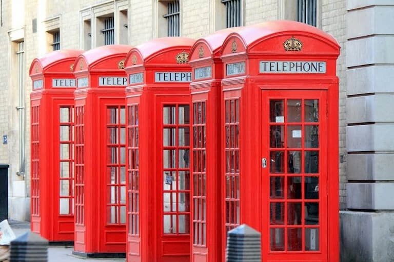 Típicas cabinas de teléfono rojas en Londres